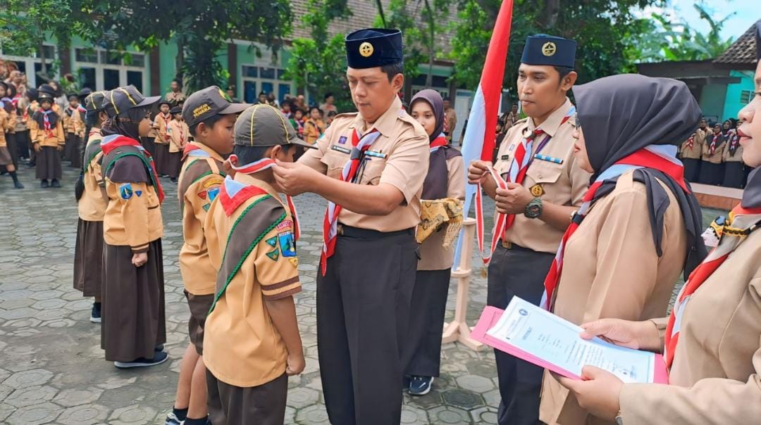 Kukuhkan 268 Pramuka Siaga Garuda, Kwarran Srono Mantapkan…