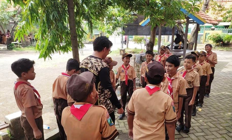 Melatih Barisan, Menguatkan Karakter! Pramuka SDN Jemirahan Antusias Ikuti PBB