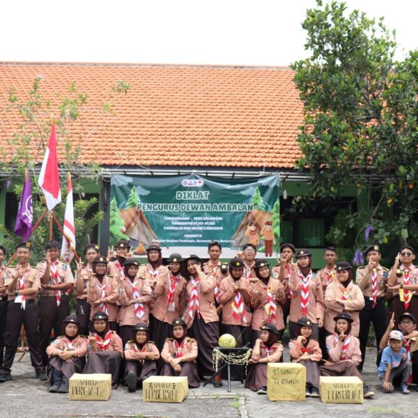Diklat Pengurus Dewan Ambalan SMAN 3 Sidoarjo: Bangun…