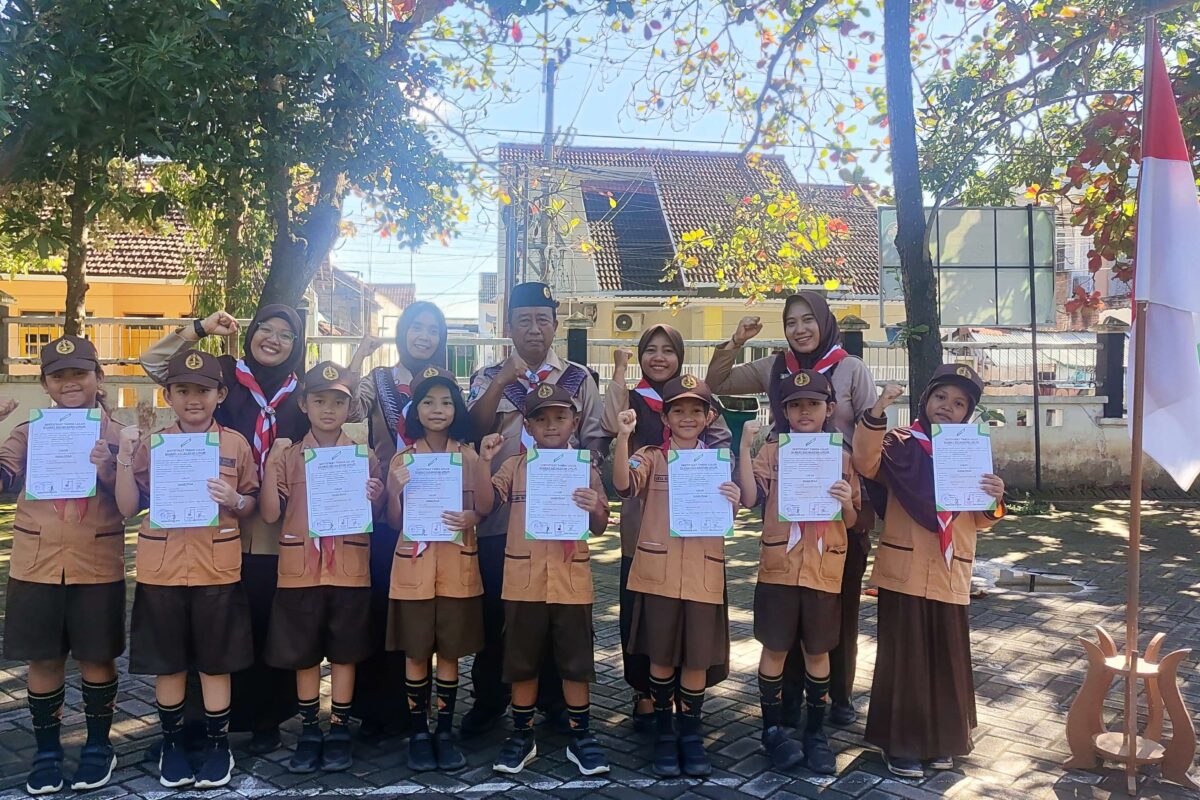 Jejak Pertama, Langkah Pasti: Delapan Pramuka Siaga SDN Model Banyuwangi Dilantik