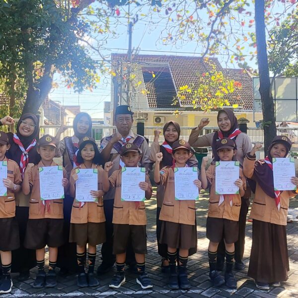 Jejak Pertama, Langkah Pasti: Delapan Pramuka Siaga SDN Model Banyuwangi Dilantik