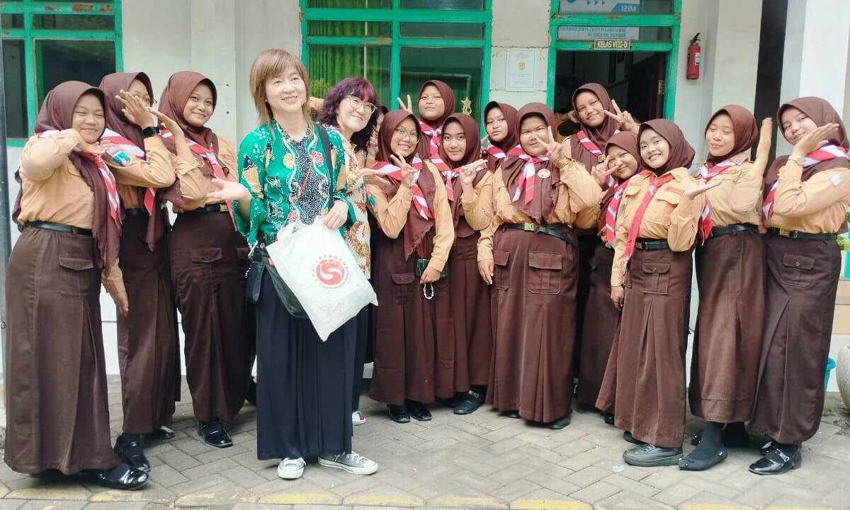 Pramuka Penggalang SMP PGRI 1 Buduran Antusias Belajar Bahasa dan Budaya Jepang Bersama Native Speaker