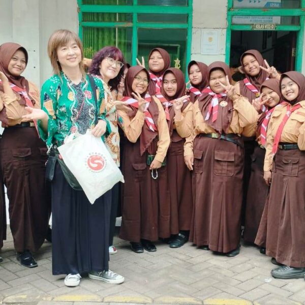 Pramuka Penggalang SMP PGRI 1 Buduran Antusias Belajar Bahasa dan Budaya Jepang Bersama Native Speaker