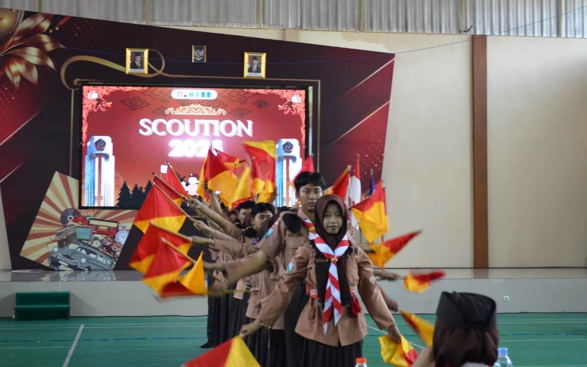 Gali Potensi Penegak Cerdas dan Kreatif Melalui Latihan Bersama Pramuka SMAN 4 Sidoarjo