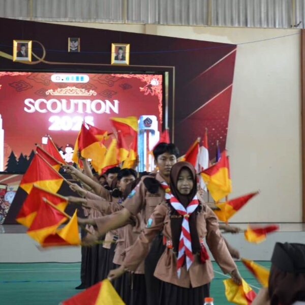 Gali Potensi Penegak Cerdas dan Kreatif Melalui Latihan Bersama Pramuka SMAN 4 Sidoarjo