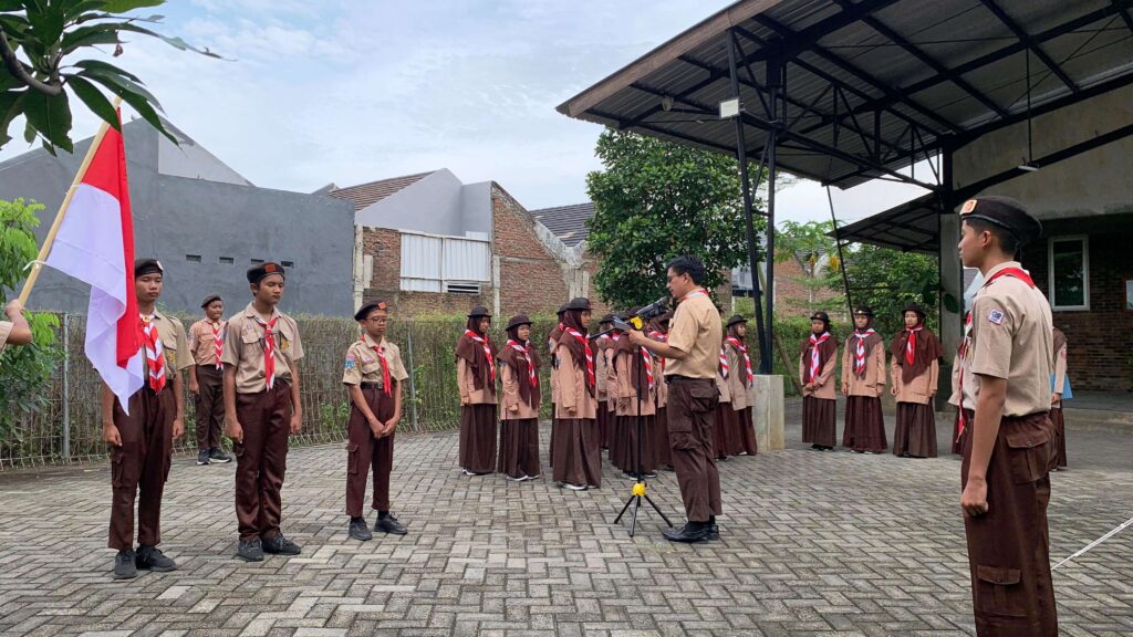 Naik-tingkat-Penggalang-NUFI-2-1024x576 Pelantikan Khidmat, Penuh Semangat: Pramuka Penggalang SMP Nurul Fikri Naik Tingkat
