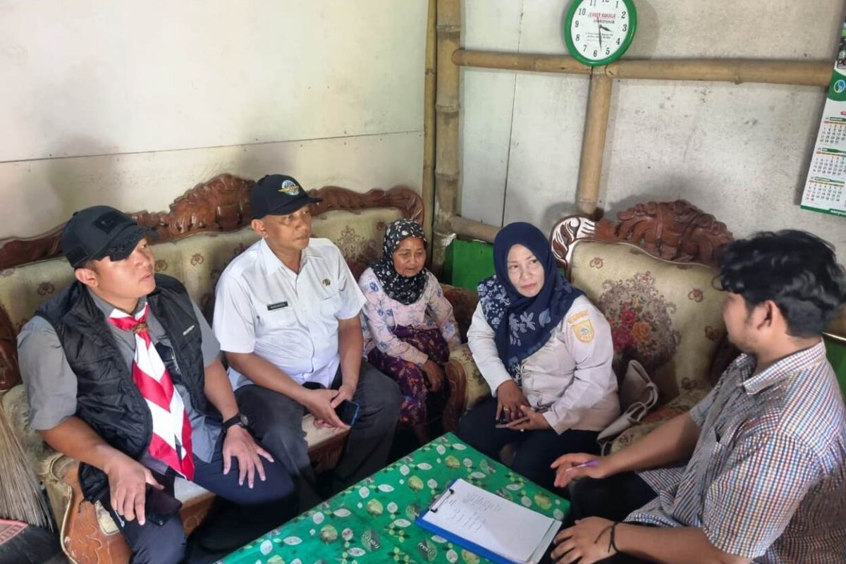 Usia 77 Tahun Buruh Tani, Bu Sari Asal Jember Dapat Bantuan Pemugaran RTLH Dari Kwarda Jatim