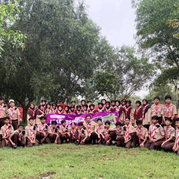 Standing with Scouts, Great in Leadership: Leadership Camp dan LT-1 Penuh Makna Pramuka SMP Nurul Fikri Sidoarjo