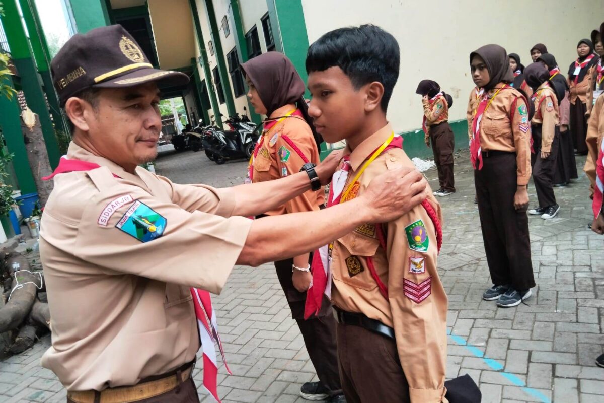 Libur Kenaikan Kelas Bukan Penghalang: Dewan Penggalang SMP Islam Sidoarjo Tetap Semangat Mengikuti Diklat