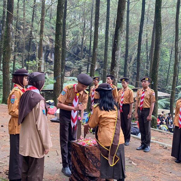 Semangat Tak Terpadamkan di Tengah Hujan: Kemah Ceria Pramuka Smatarda Sarat Makna & Kebersamaan