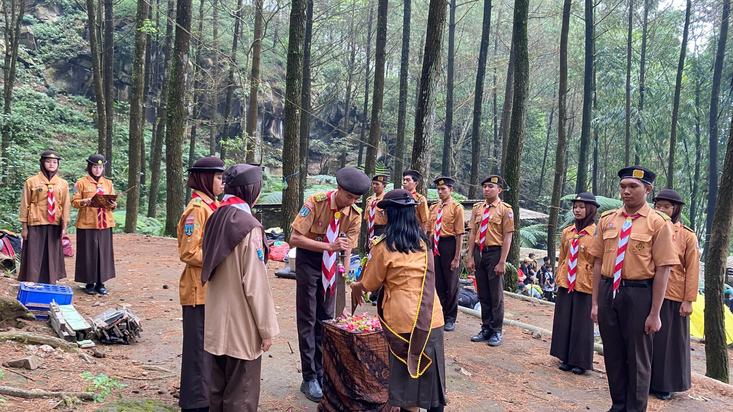 Semangat Tak Terpadamkan di Tengah Hujan: Kemah Ceria Pramuka Smatarda Sarat Makna & Kebersamaan