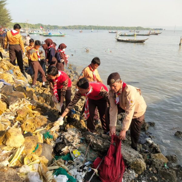 Pramuka Surabaya Gerakkan Aksi Bersih Pantai, Wujud Nyata…