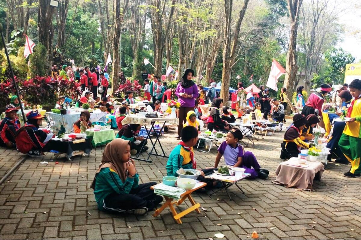 Warna Beda LT-II Kwarran Candi 2025: Kolak Pisang & Pepes Tempe di Tengah Tren Korean Food