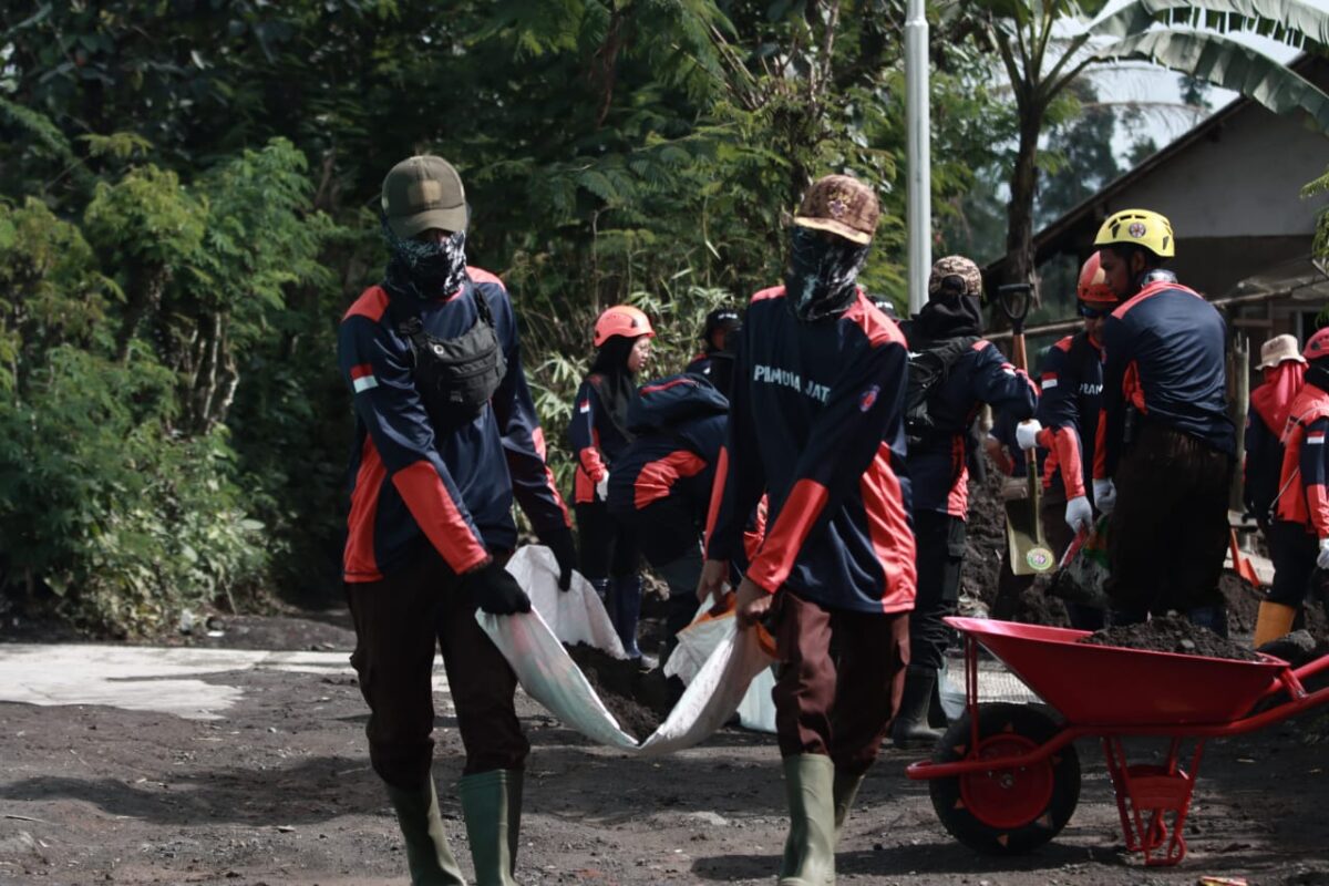Kwarda Pramuka Jatim Bantu Pulihkan Semeru, Terjunkan 120 Relawan Gelar Karya Bakti