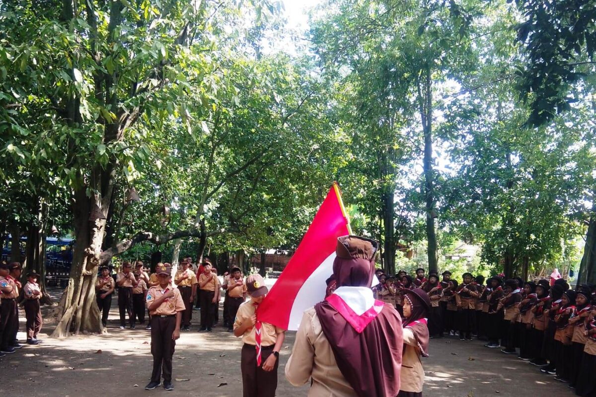 Pelantikan Penggalang Ramu MI Nurul Huda, Tumbuhkan Karakter, Cinta Budaya, dan Kepedulian Sosial