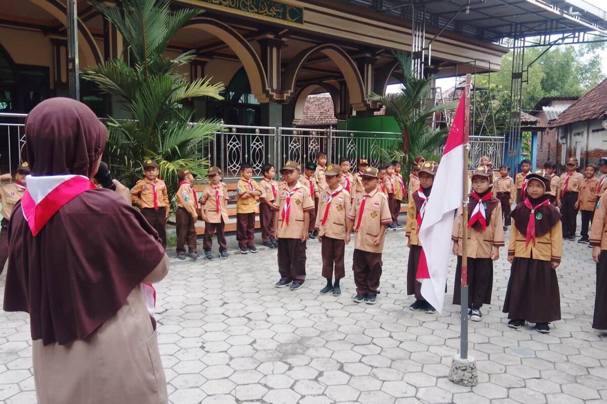 Tumbuhkan Kepemimpinan Melalui Pelantikan Siaga Mula SDI Pancasila Kwartir Ranting Krian