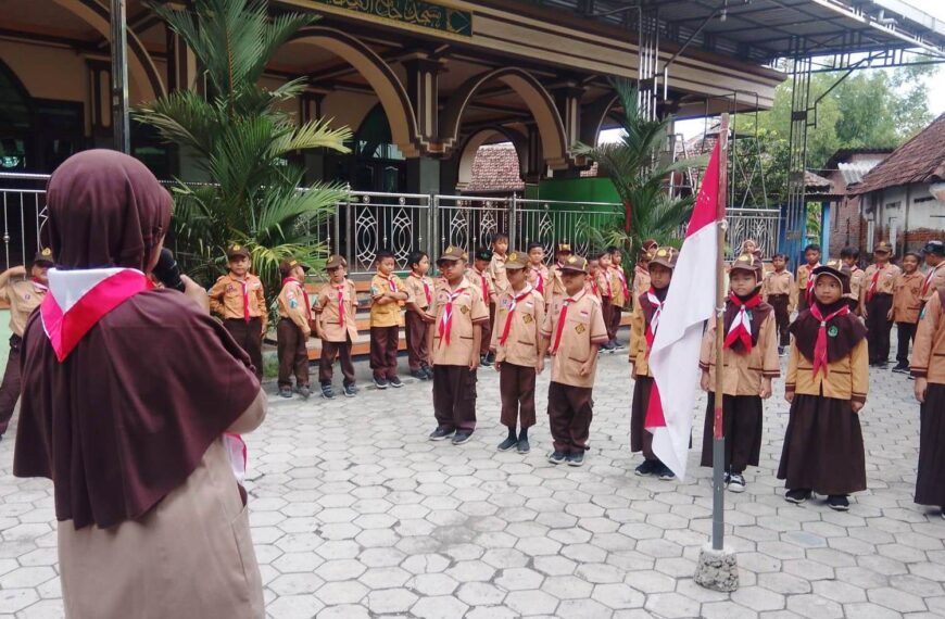 Tumbuhkan Kepemimpinan Melalui Pelantikan Siaga Mula SDI Pancasila Kwartir Ranting Krian