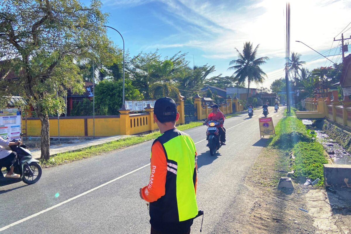 Sigap di Lapangan, Pramuli Kwarran Purwojati Kembali Atur Arus Lalu Lintas di Sekitar Posko APP KBL