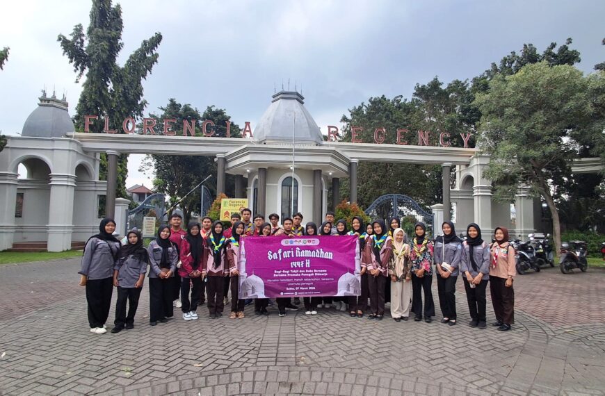 Berbagi Takjil, Puluhan Anggota Pramuka Penegak Sidoarjo Turun&hellip;