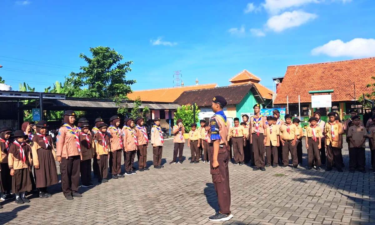 Goes to Pangkalan SMAN 4 Sidoarjo, Menyalakan Semangat Pramuka di Sekolah Dasar