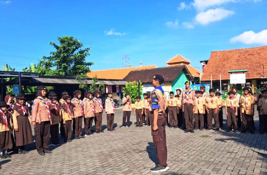 Goes to Pangkalan SMAN 4 Sidoarjo, Menyalakan Semangat Pramuka di Sekolah Dasar