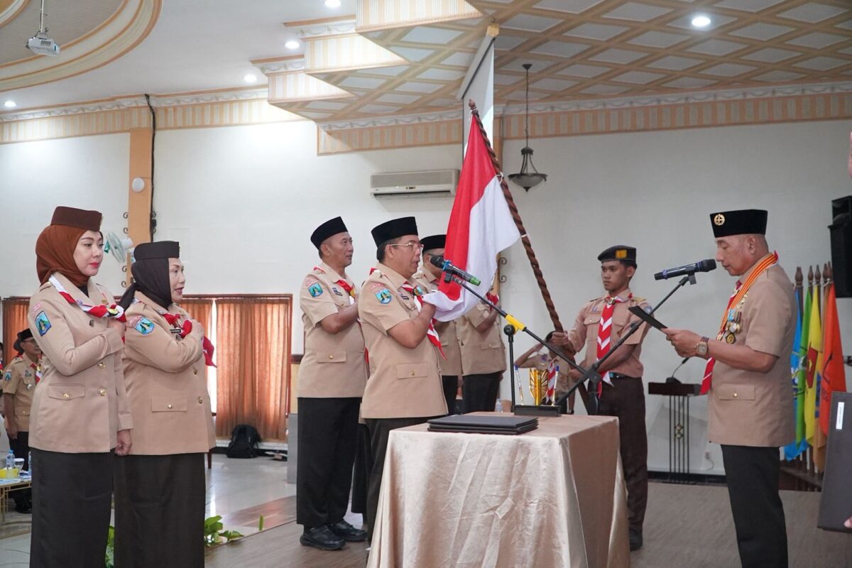 Ketua Kwarda Jatim Lantik Wali Kota Probolinggo sebagai Ketua Mabicab Pramuka 2025–2030