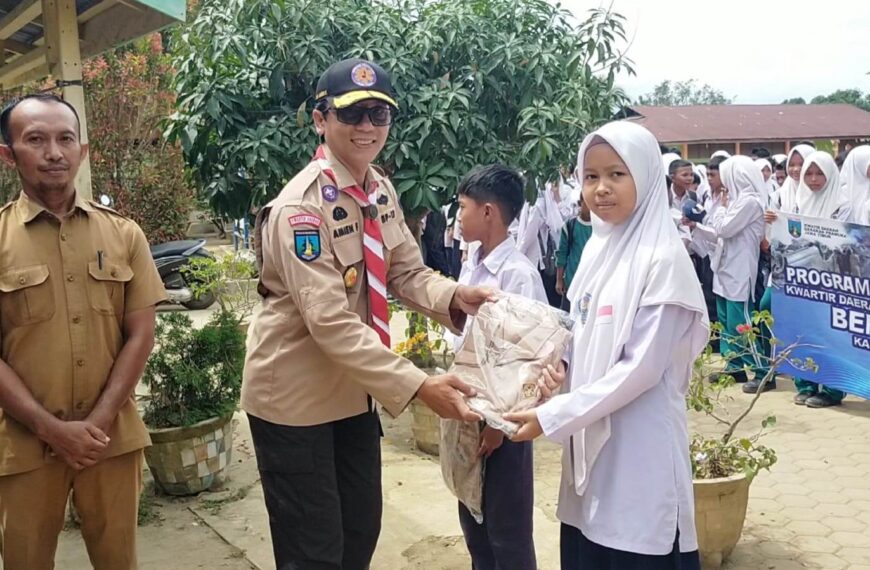 Kwarda Jatim Salurkan Bantuan 725 Seragam&hellip;