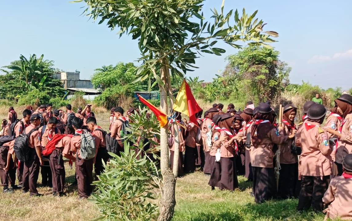 Jelajah Desa Jadi Arena Pembentukan Karakter, Pramuka SMKN 1 Jabon Tempa Disiplin dan Kepedulian Sosial